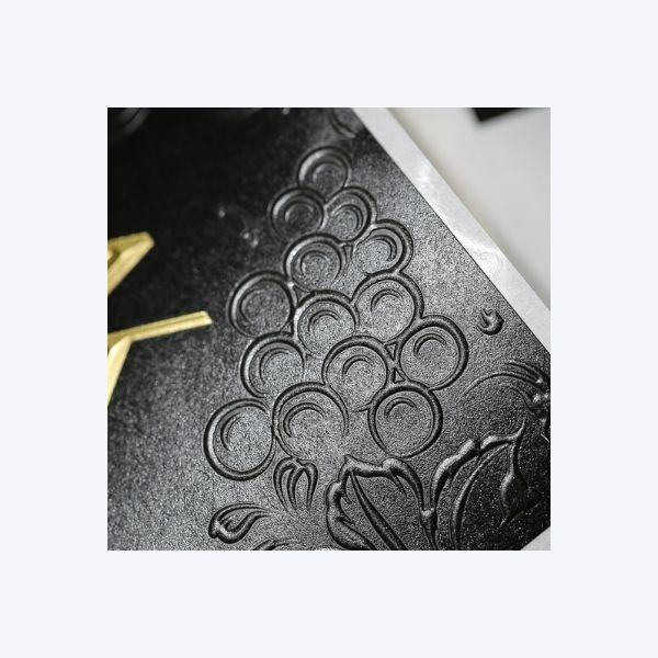 Etiketten-met-blinddruk