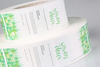 Zelfklevende weerbestendige PE-folie etiketten op rol van unieketiket.nl