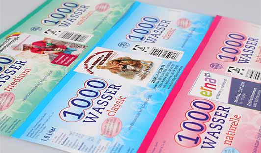 Bedrukte natlijmetiketten op rol van unieketiket.nl voor waterflesjes